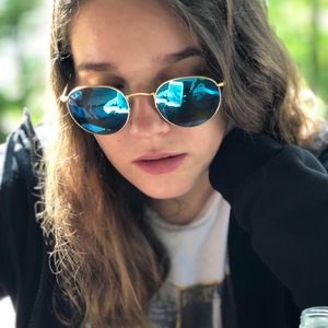 Meet your Posher, Vanessa